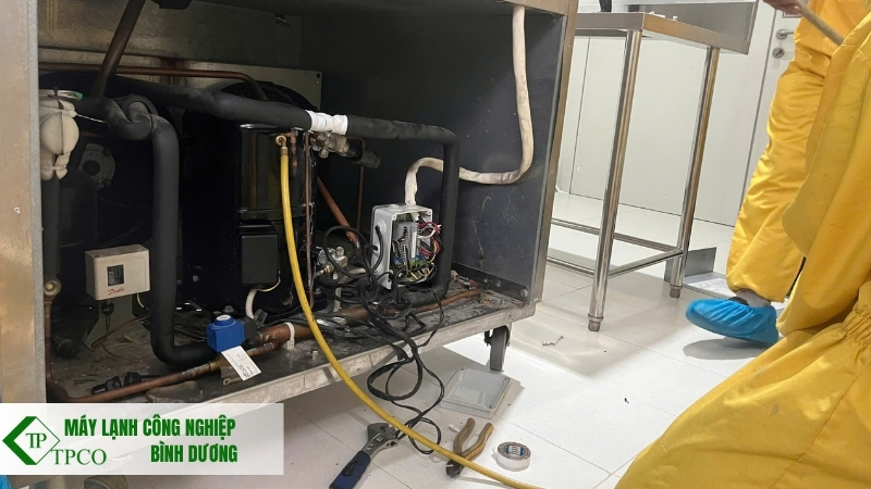 Thay Block Tủ Lạnh Cấp Đông -30 Độ C cho CTY Thực Phẩm Á Châu